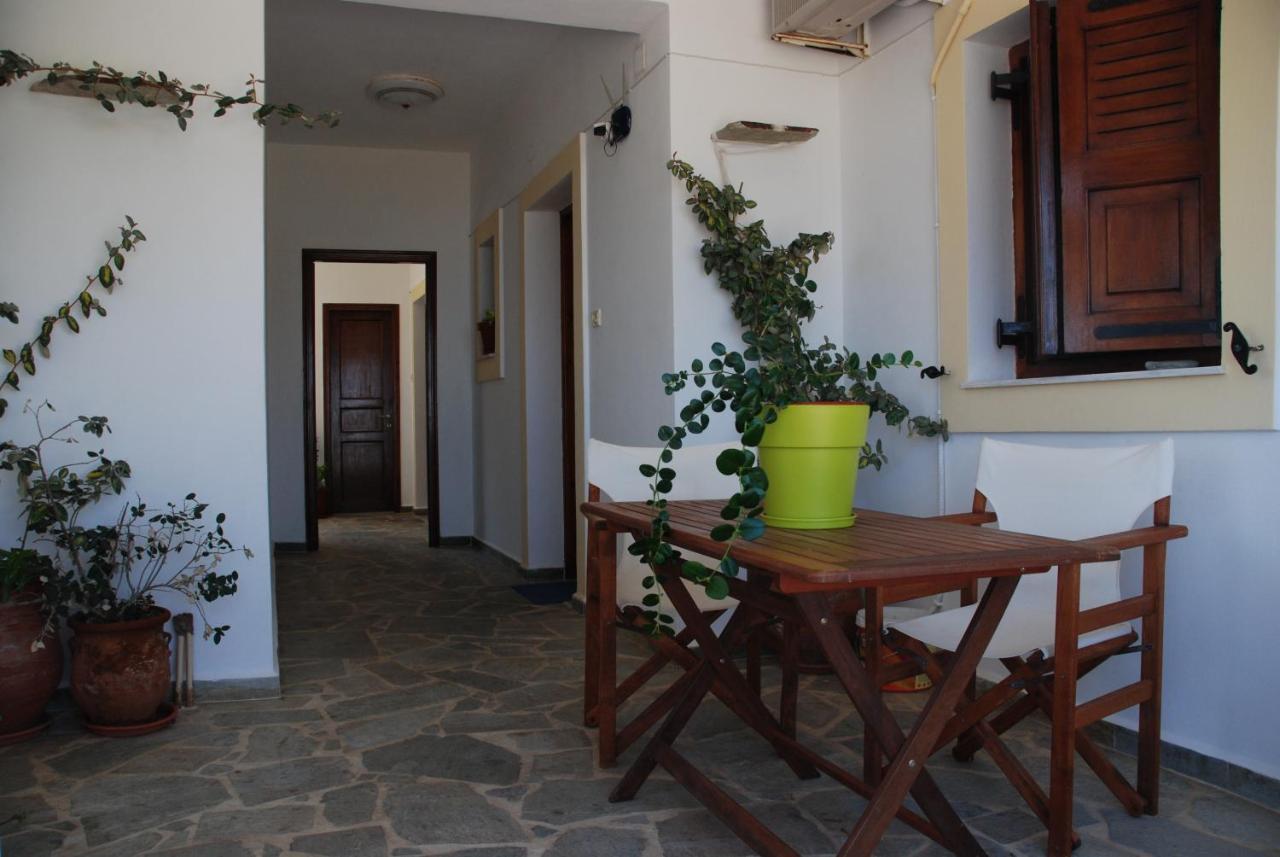 Theodorou Hotel Azolimnos Ngoại thất bức ảnh
