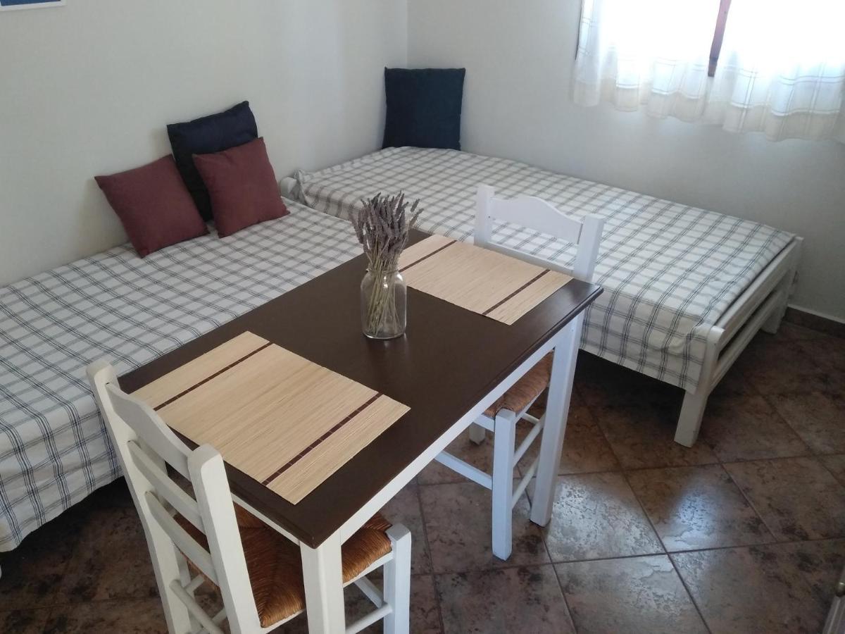 Theodorou Hotel Azolimnos Ngoại thất bức ảnh